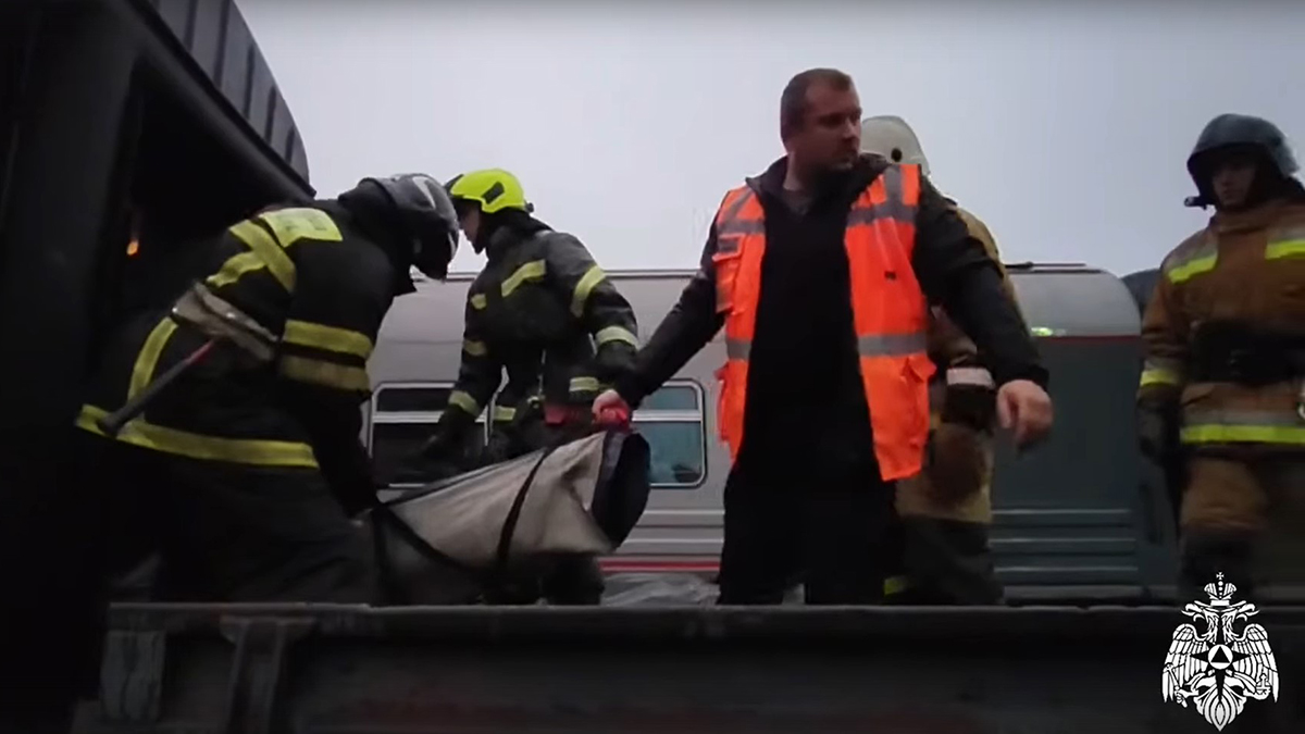Тело мужчины нашли под одним из вагонов поезда, сошедшего с рельсов в Коми