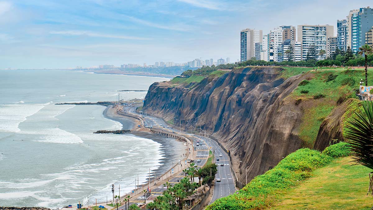Угрозу трехметрового цунами объявили у побережья Перу из-за землетрясения