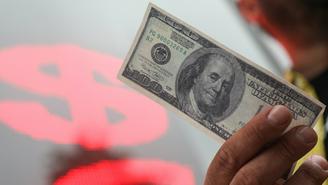 ЦБ РФ резко повысил курс доллара более чем на один рубль