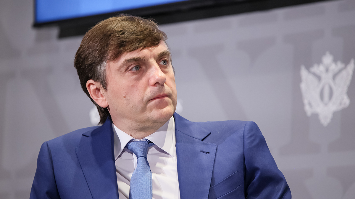 Кравцов объяснил трагедии в школах РФ «формальным отношениям» к рекомендациям