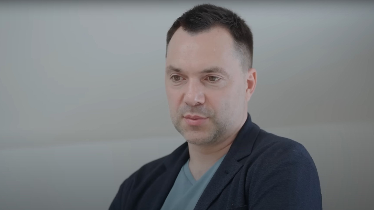 Арестович* заявил о готовности «отдать четыре области и Крым»