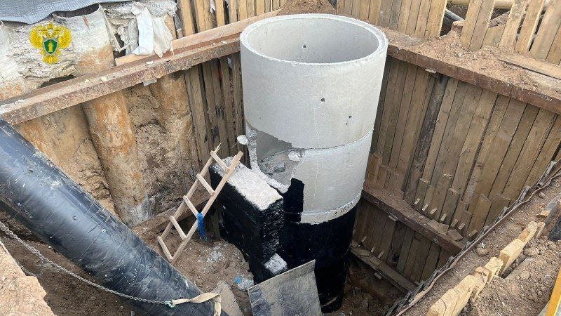 Рабочий упал в траншею на стройке на западе Москвы