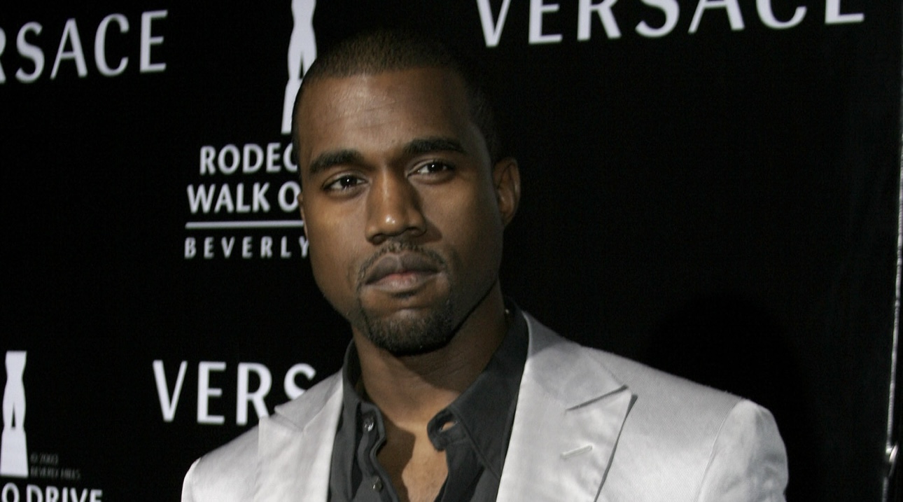 «Плевок в русских женщин»: Уэста обвинили в русофобии и клевете на армию России