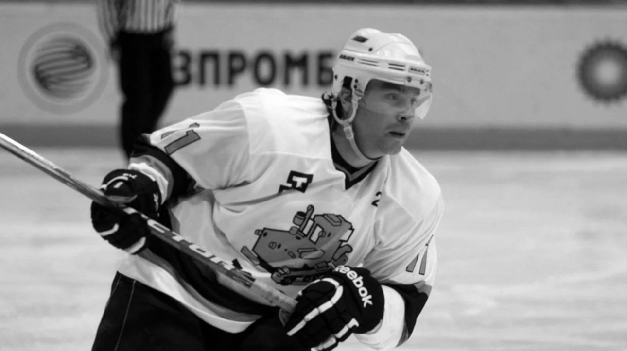 Бывший капитан челябинского ХК «Трактор» Олег Смирнов умер в возрасте 43 лет