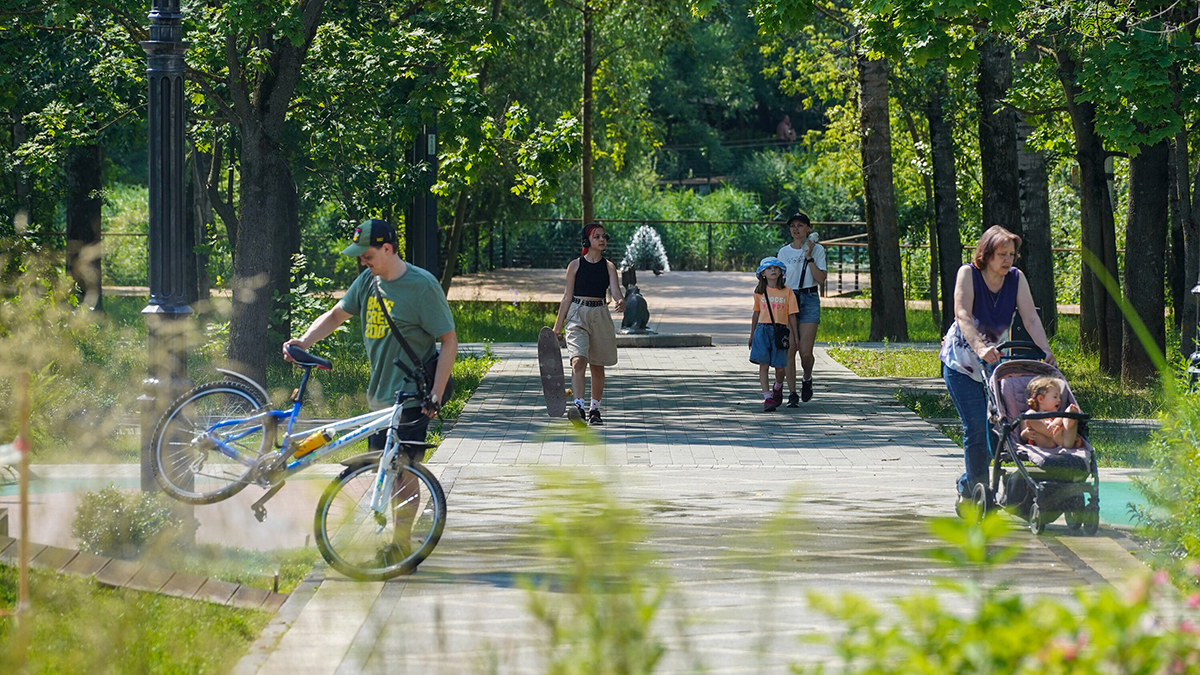 Столичный зоосад и городские парки открылись после непогоды