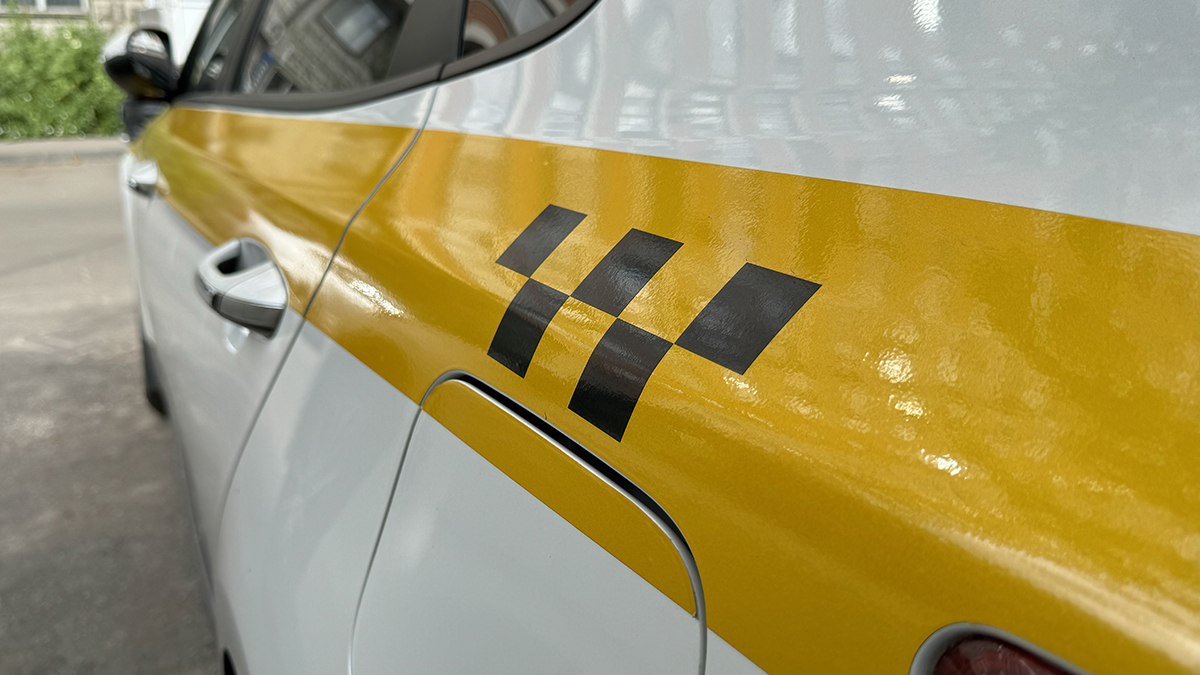 ФАС заявила, что ведет работу для сдерживания цен «Яндекс Такси»