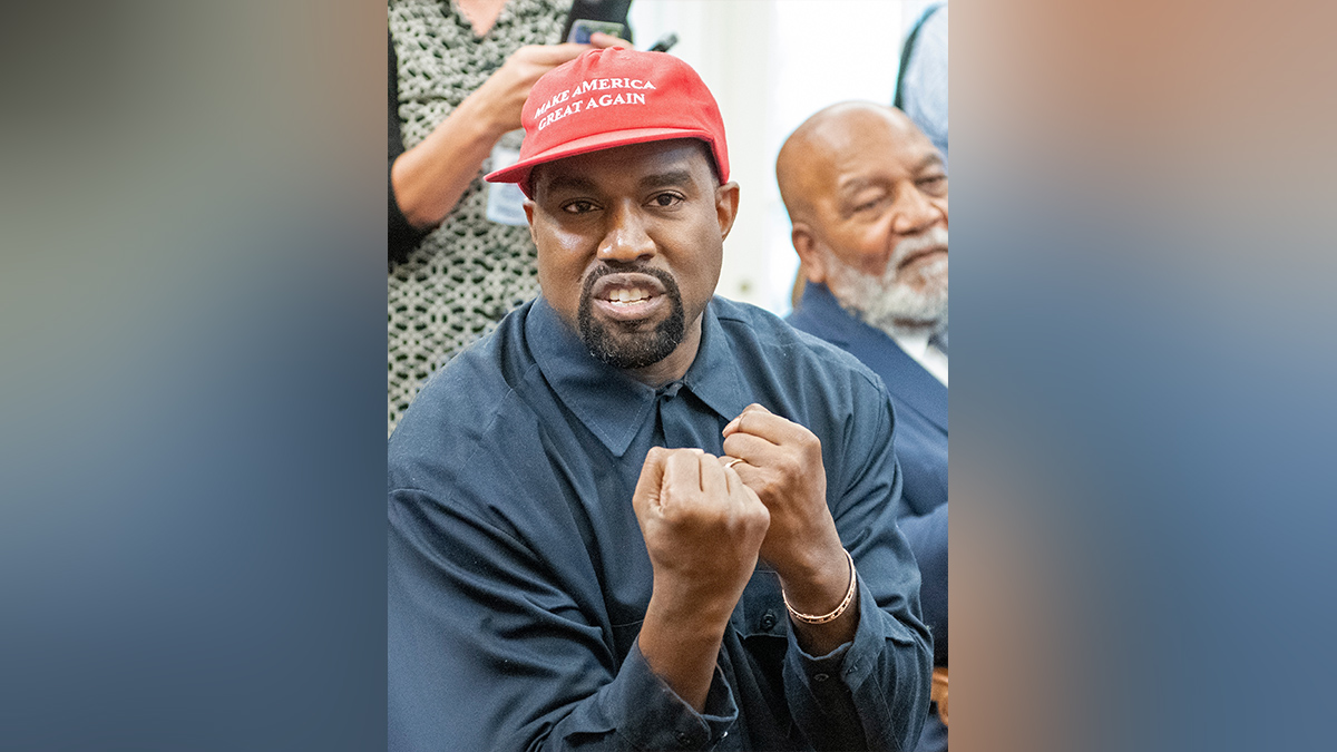 Почему так себя ведет Канье Уэст