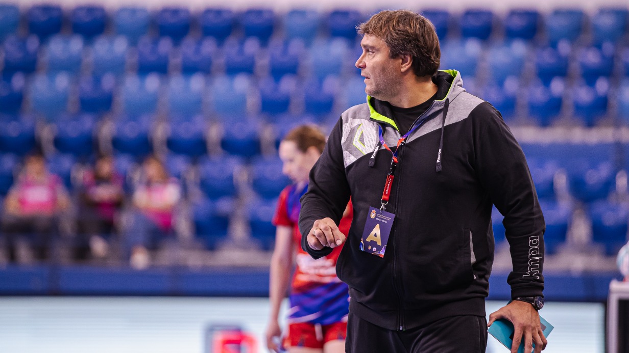 Главный тренер гандбольного клуба ЦСКА Олег Кулешов