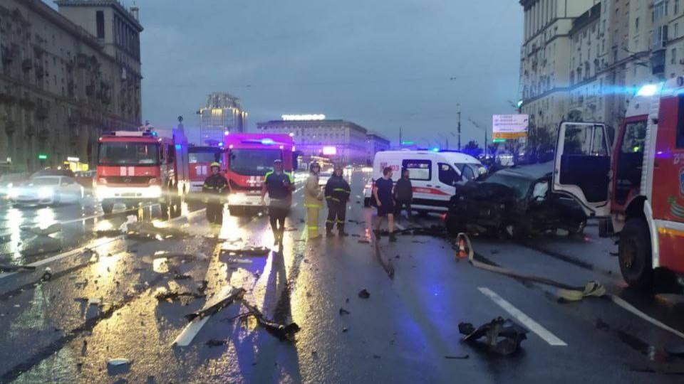  Один человек погиб и два пострадали в результате аварии на Кутузовском проспекте