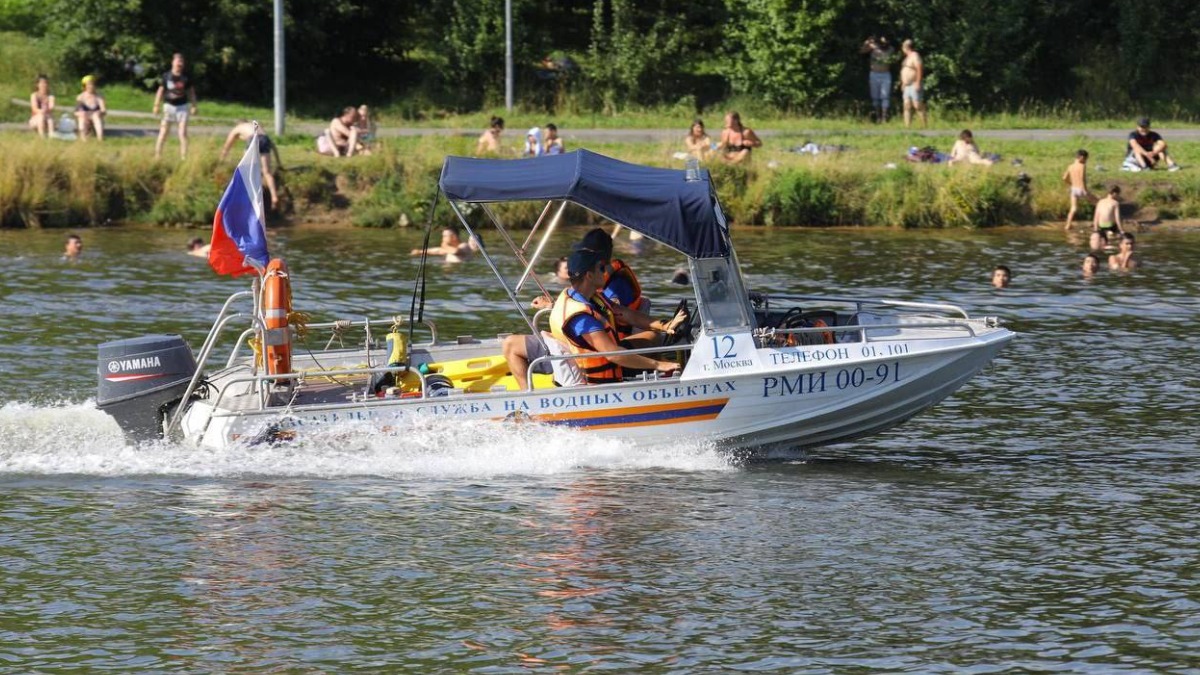 Тонувшего мужчину спасли на Люблинском пруду