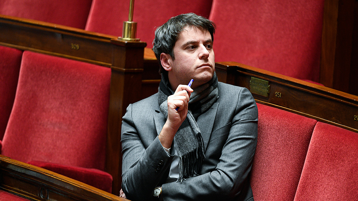 Макрон не принял отставку премьера Франции Габриэля Атталя