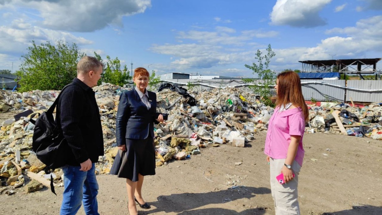 Депутат МГД Людмила Стебенкова помогла ликвидировать несанкционированную свалку в Печатниках