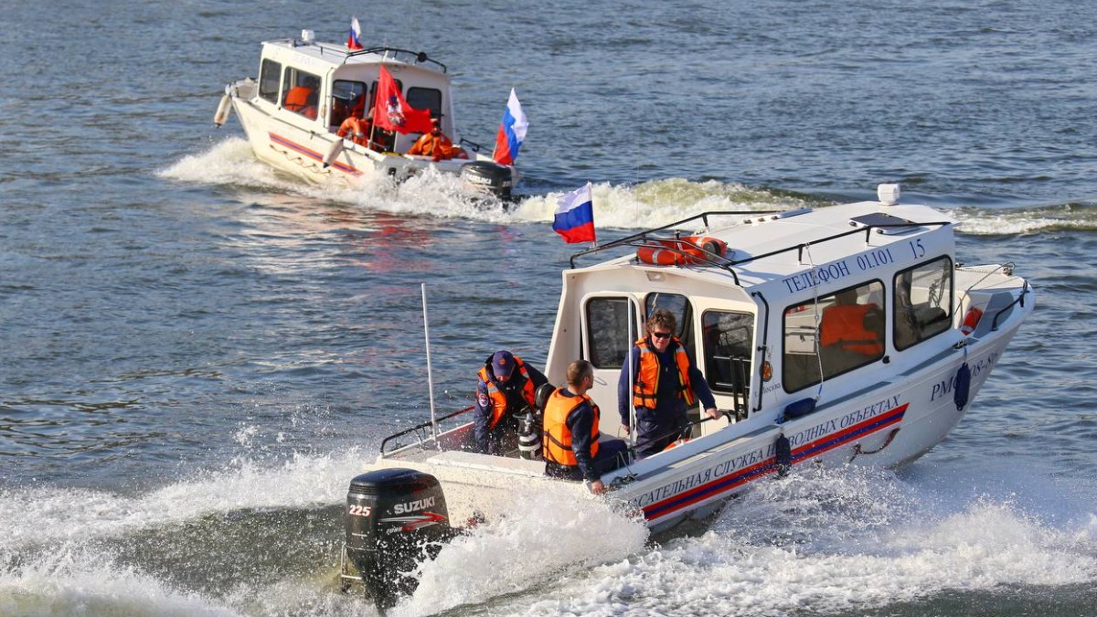 Более 100 спасателей патрулируют водные акватории столицы из-за жары