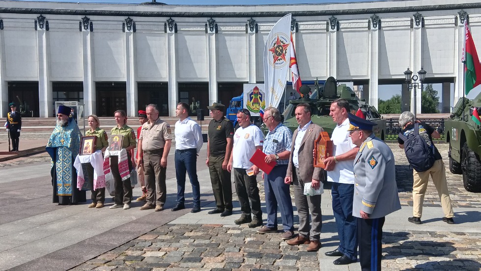 Летчик-космонавт Шкаплеров принял участие в старте бронепробега «Дорога мужества»