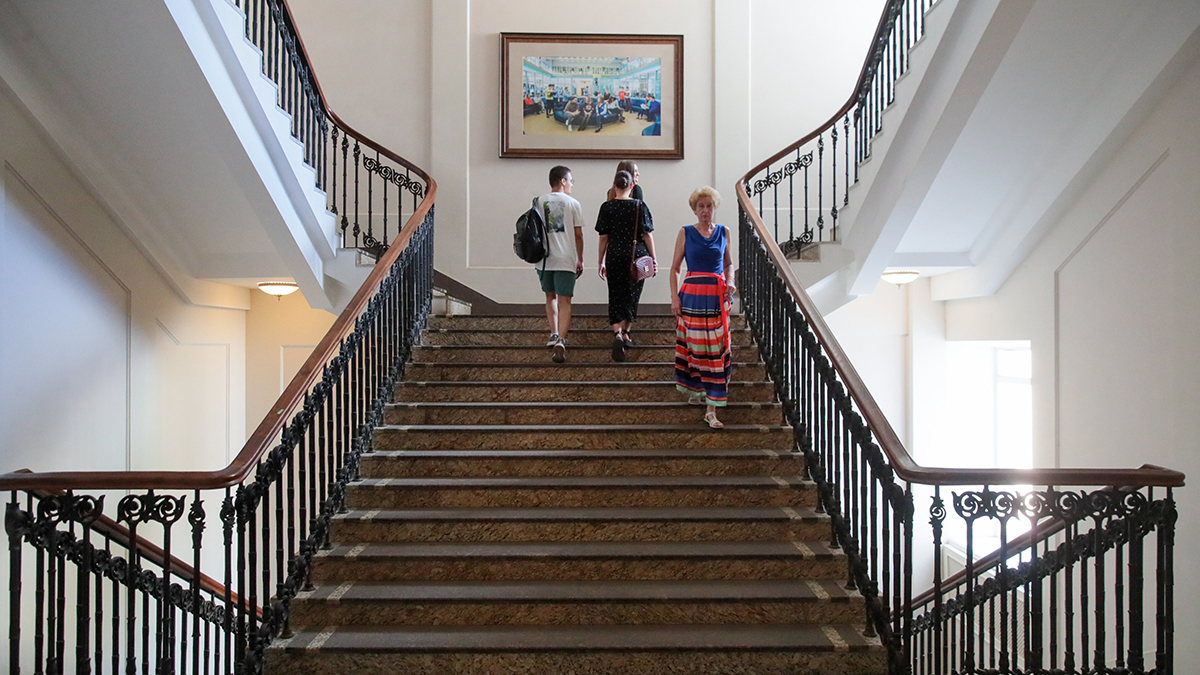 Студента-политолога отчислили из СПбГУ после акции с «повешенной» Минервой