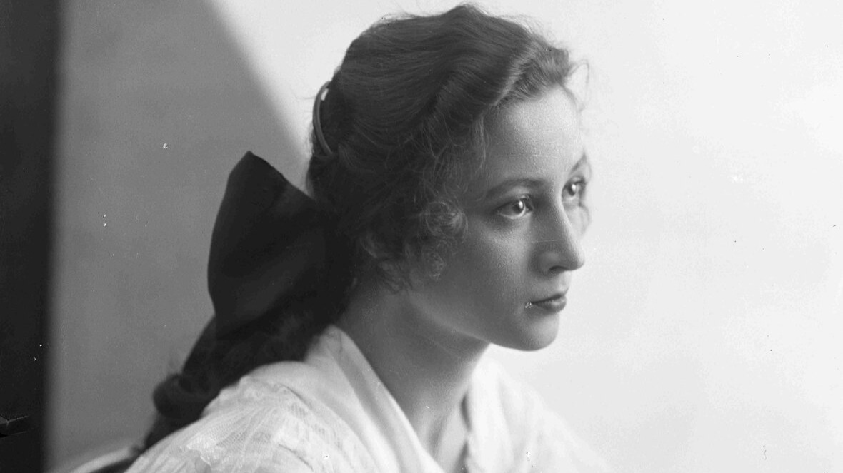 Ангелина Степанова в роли Ани в спектакле МХАТа «Вишневый сад» по пьесе А. П. Чехова, 1928 год