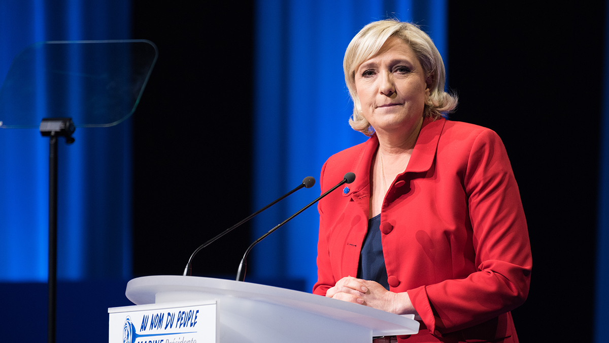 Суд может лишить Ле Пен права участия в выборах президента во Франции