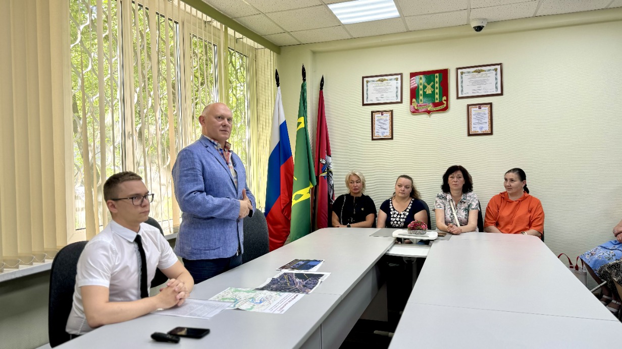 Космонавт Олег Артемьев обсудил строительство Бирюлевской линии метро с жителями