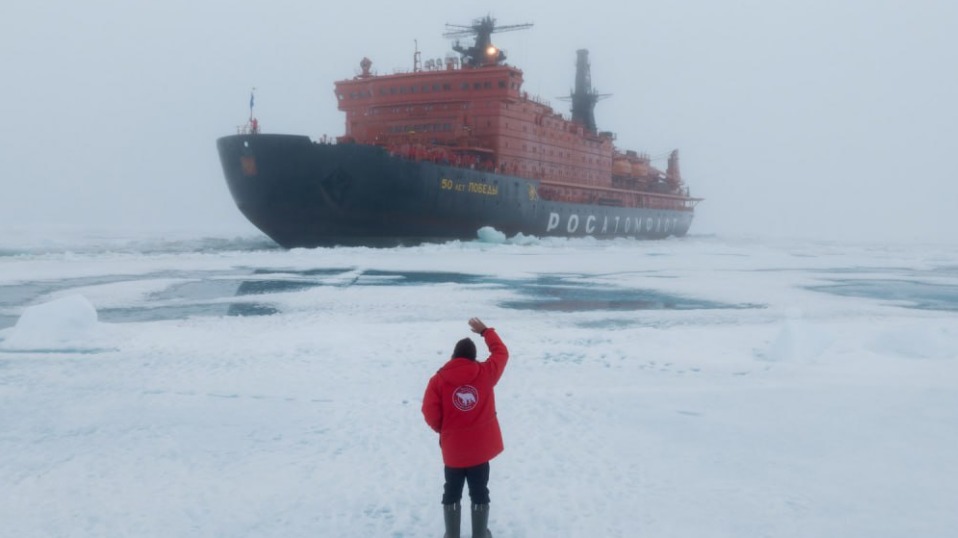 Путешественника Конюхова оставили дрейфовать на льдине в одиночестве