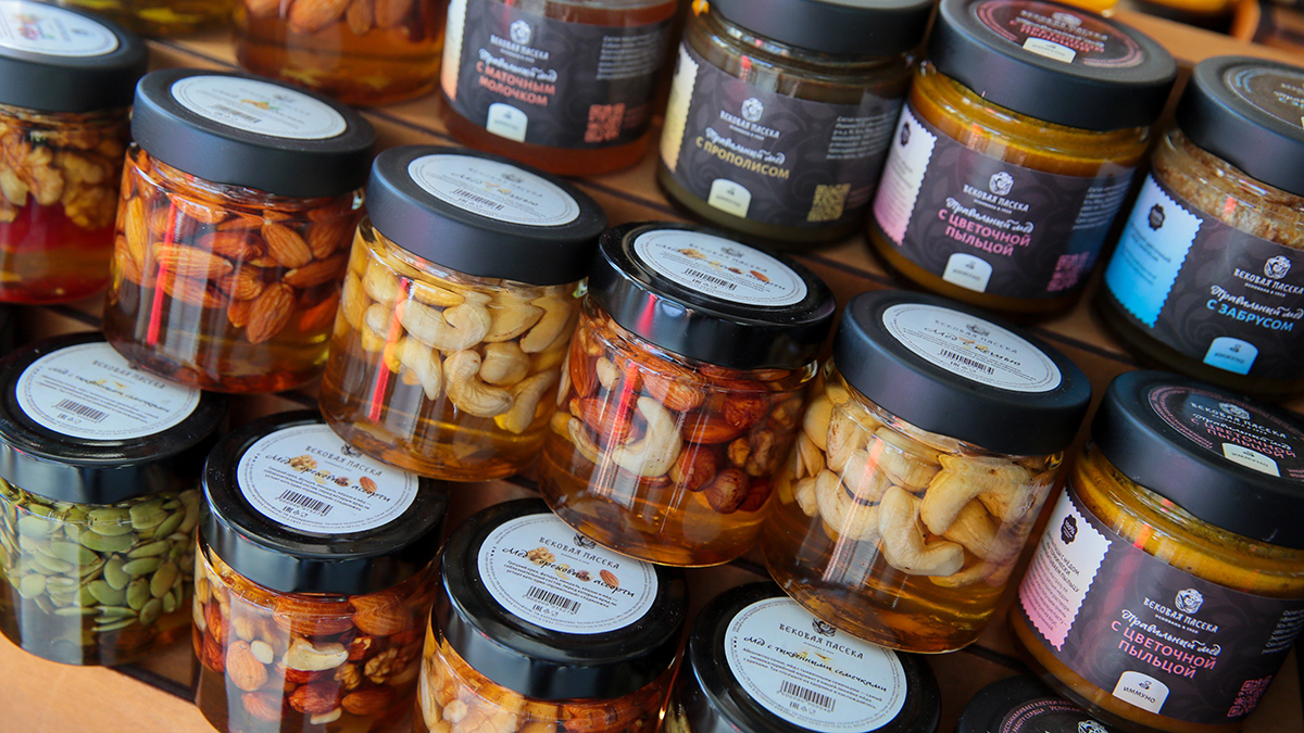 «Настоящий канцероген»: диетолог Редина рассказала, кому нельзя есть мед