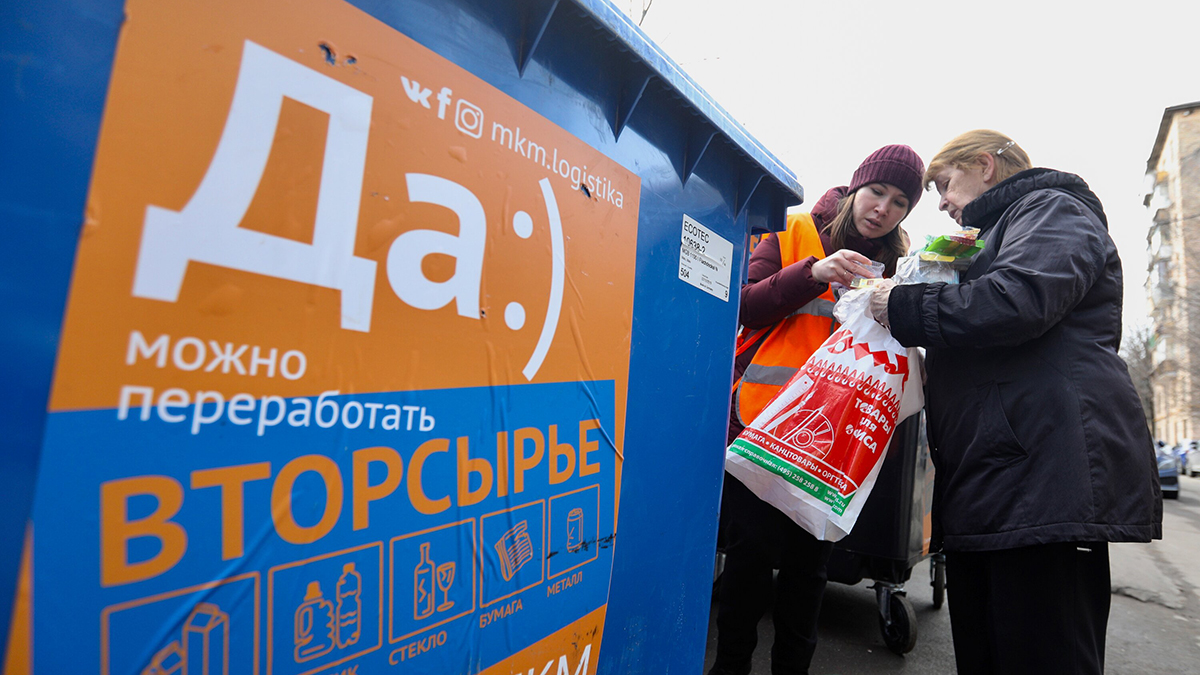 Москвичам рассказали, куда можно сдать ненужную одежду