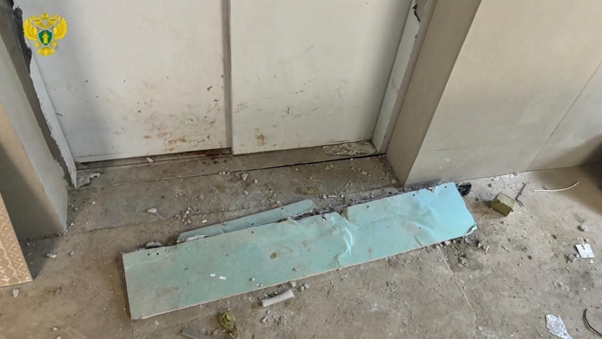 Рабочий погиб на стройке при выполнении техработ с лифтом на севере Москвы