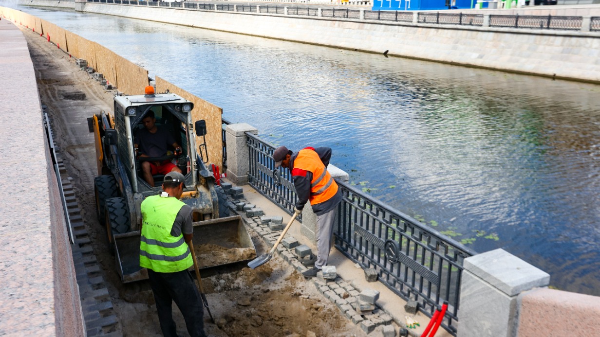 На Кадашевской набережной расширят тротуары и установят исторические фонари