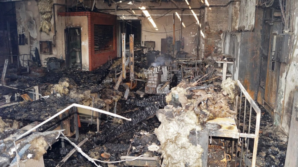 Показаны последствия мощного пожара на российском заводе после атаки беспилотника