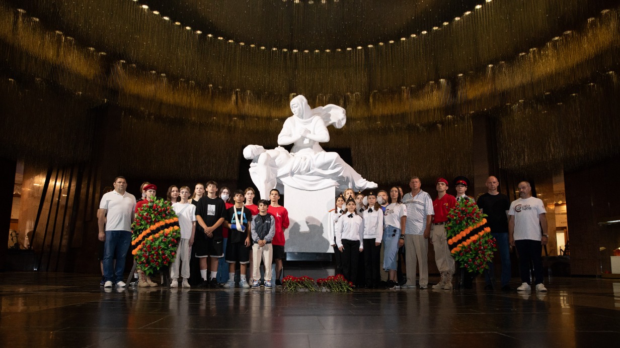 Участники мотопробега «В Год семьи — дорогами России» посетили Музей Победы