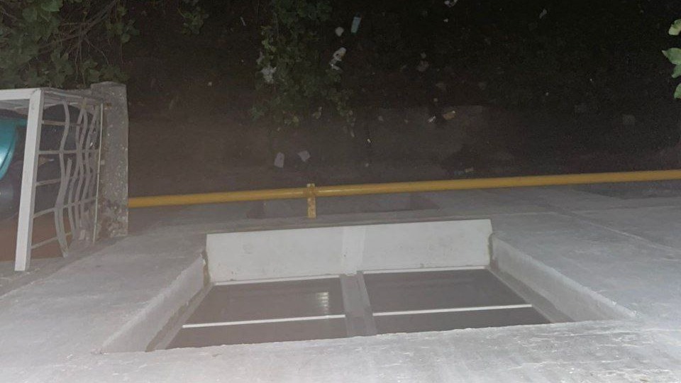 Четырехлетняя девочка выпала из окна в районе Очаково-Матвеевское