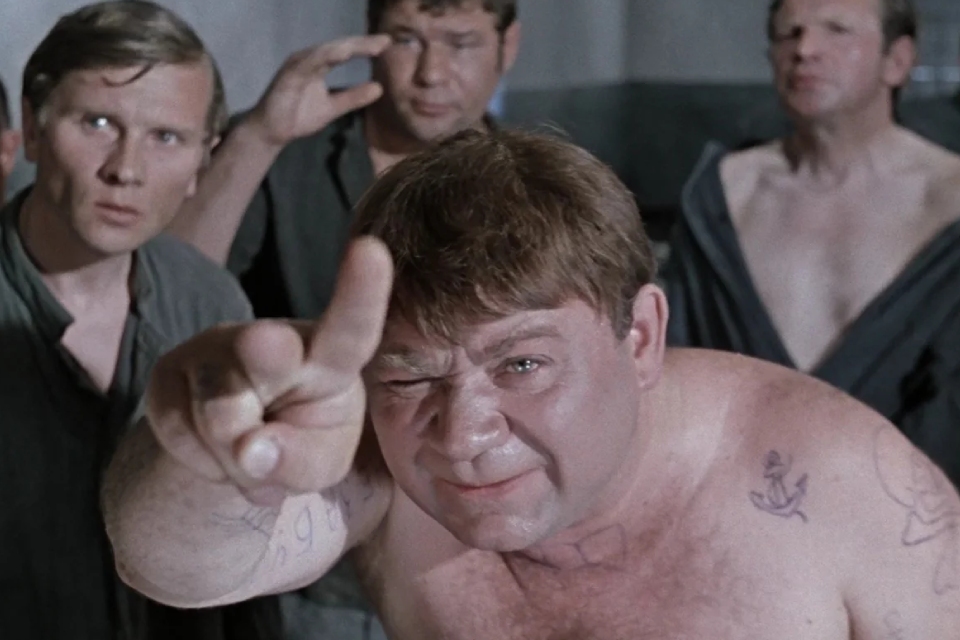 В фильме «Джентльмены удачи» нашли киноляп с татуировками Доцента