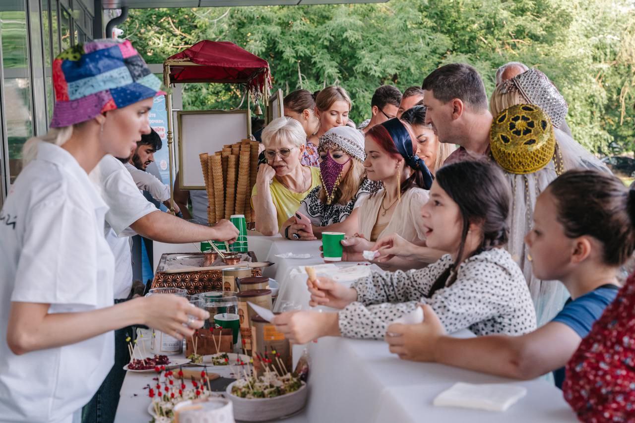 Костюмированное мероприятие для фанатов турецких сериалов привлекло внимание многих москвичей