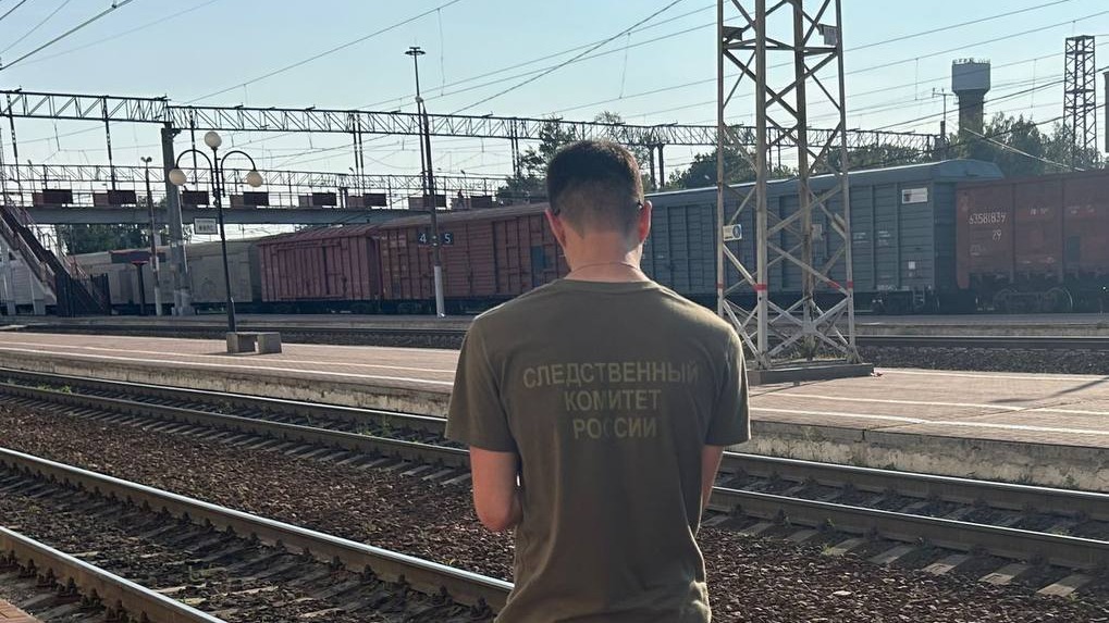 Подросток попал под колеса электрички в подмосковном Королеве и выжил