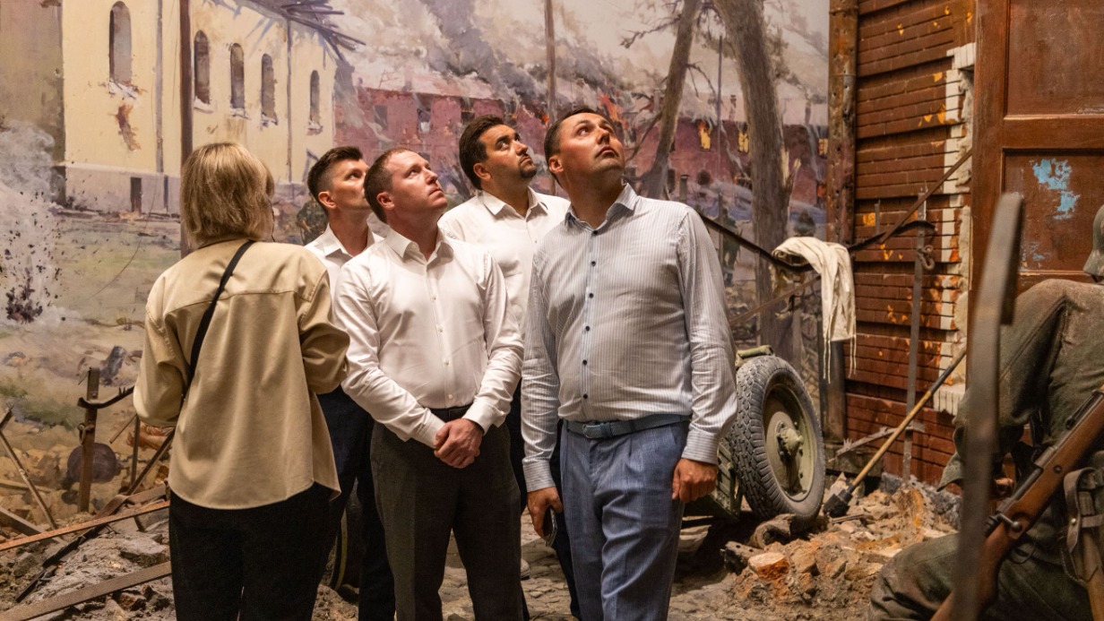 Участники памятного велопробега по городам России побывали в Музее Победы