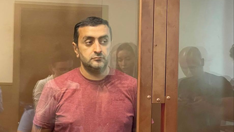 Суд отправил под домашний арест владельца кафе, где 24 человека отравились шаурмой