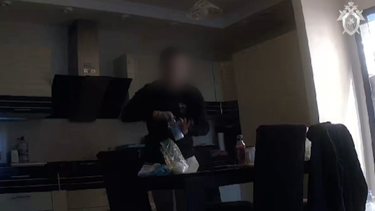 Житель Балашихи полгода подсыпал химикаты в еду родителей