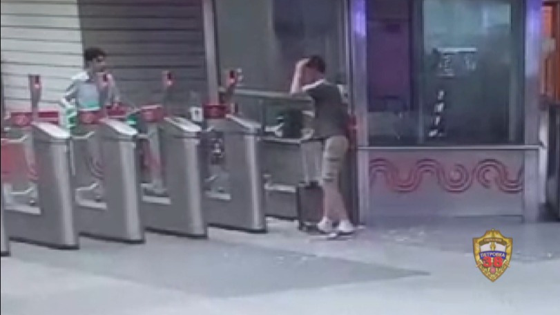 Безбилетник разбил турникет на станции «Новокосино»