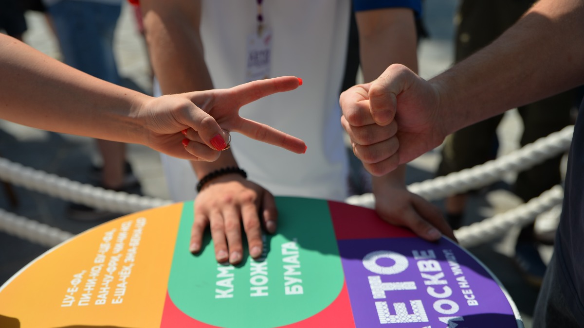 Финалы Чемпионата по игре «Камень, ножницы, бумага» прошли в четырех округах Москвы