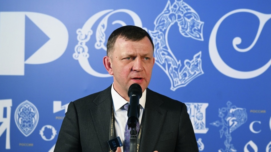 Вышедший к протестующим мэр Краснодара предложил привязать себя к столбу