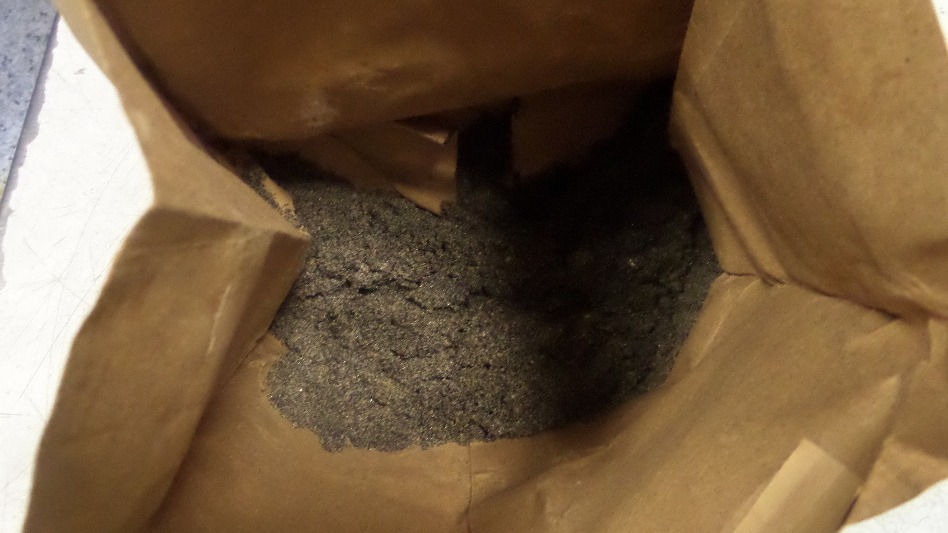 Таможенники изъяли у москвички радиоактивный вулканический песок из Индии