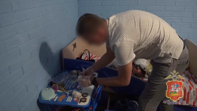 Жительница Шатуры спрятала в детской кровати более 130 свертков с наркотиками