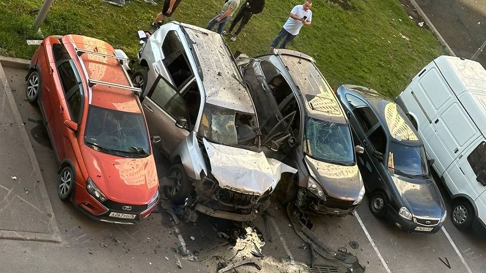 Появилось видео с моментом взрыва внедорожника на севере Москвы