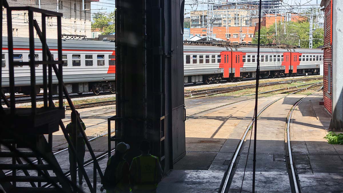 РЖД: Пассажирский поезд столкнулся с грузовиком в Волгоградской области