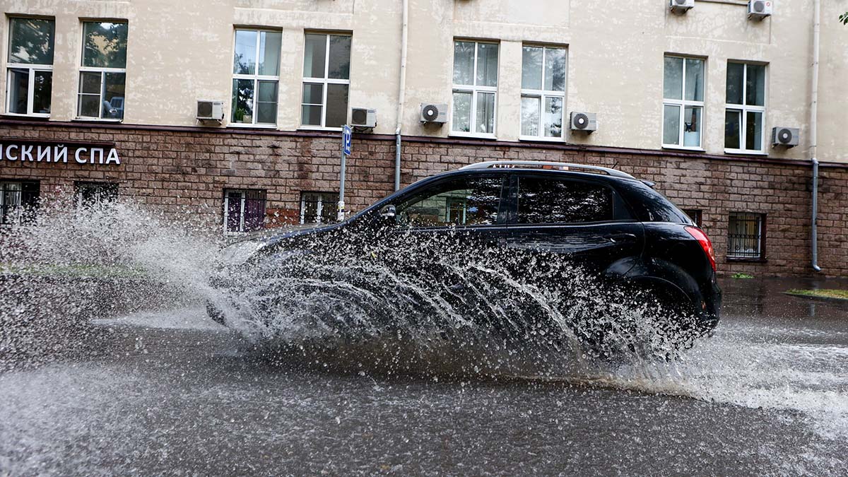 Синоптик Тишковец: Следующая неделя в Москве начнется с мощных освежающих ливней