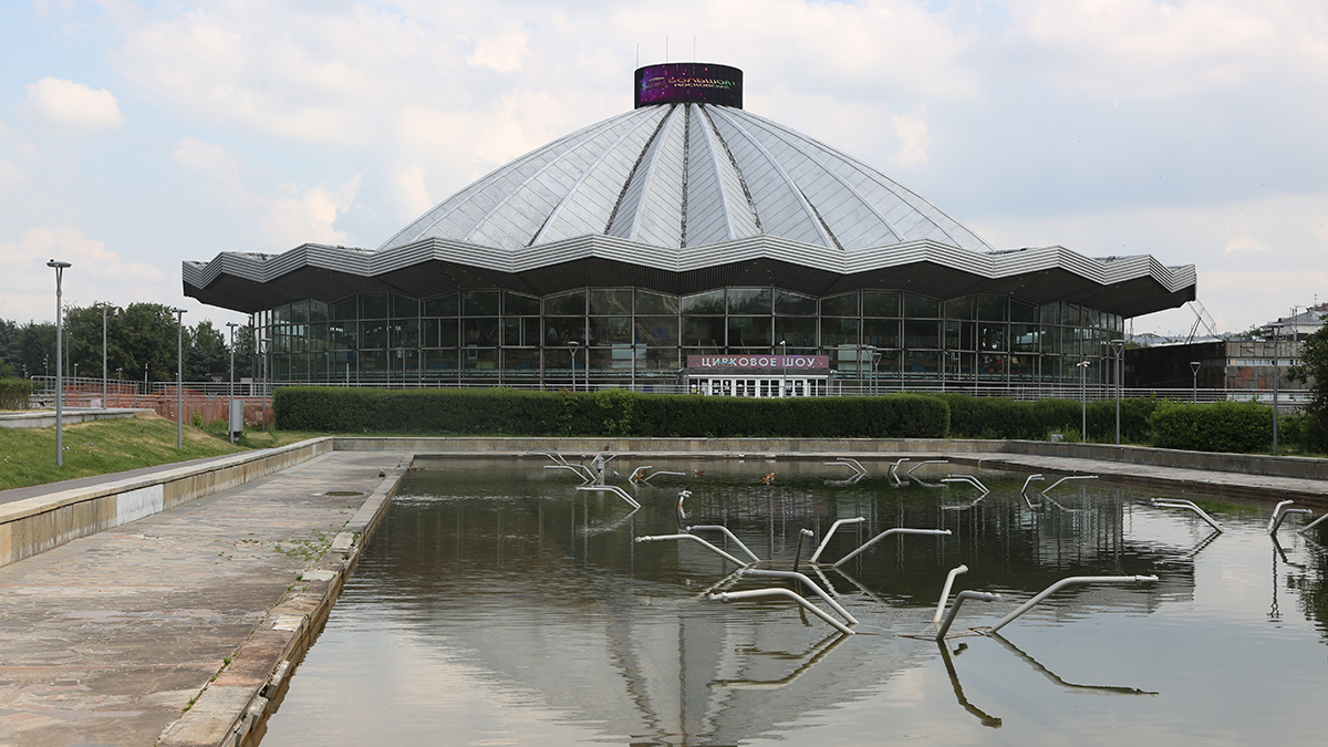 Китайский гимнаст сорвался с высоты трех метров в цирке на Вернадского