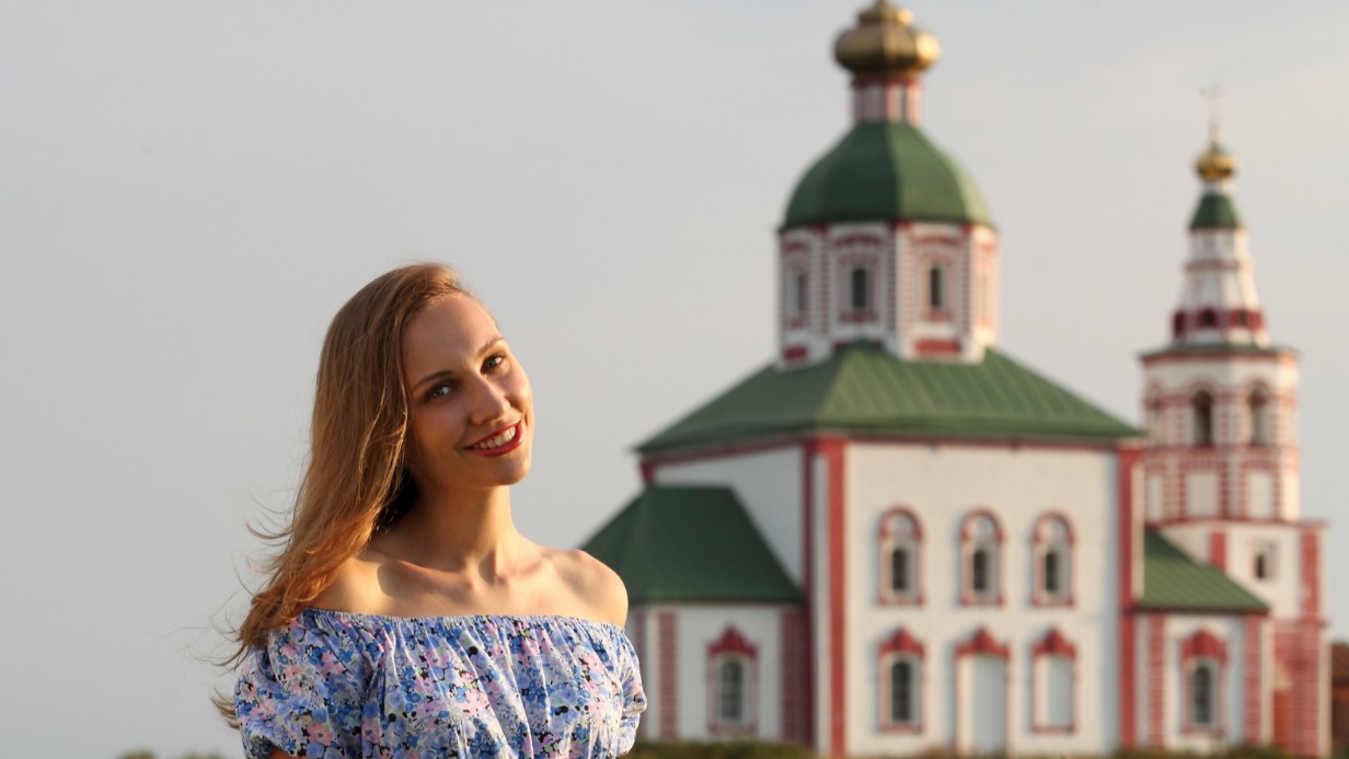 Ильинская церковь находится на правом берегу реки Каменки