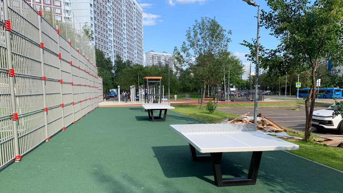 Депутат Мосгордумы Семенников проверил ход строительства спорткластера в Ясеневе