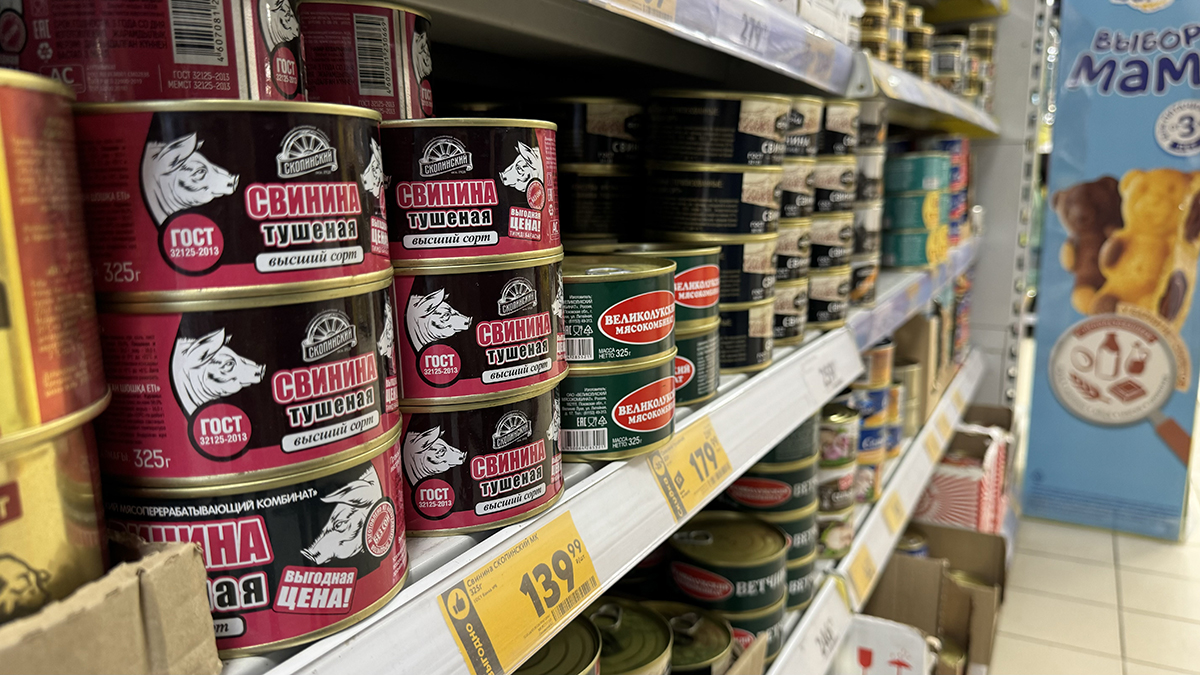 «Известия»: Консервы с личинками червей нашли в российских магазинах