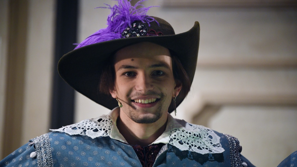 Актер Максим Якимов в роли Арамиса в сцене из мюзикла «Три мушкетера» в театре «У Никитских ворот»