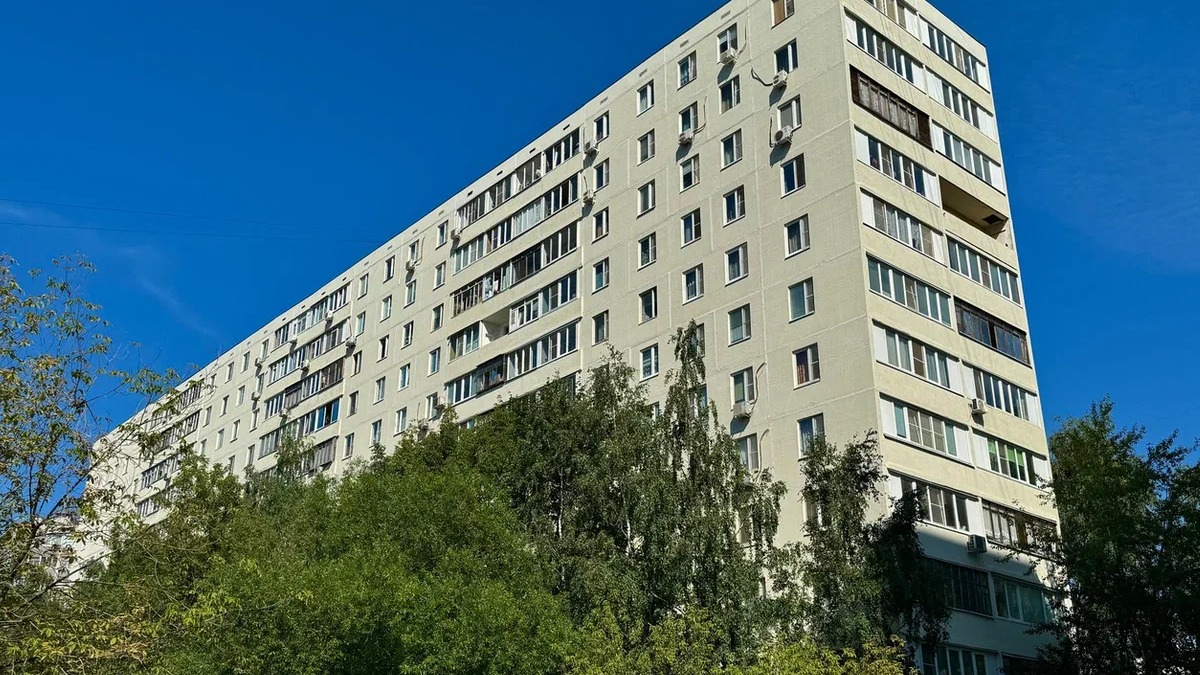 На Северном бульваре восстанавливают фасад дома 1976 года постройки 